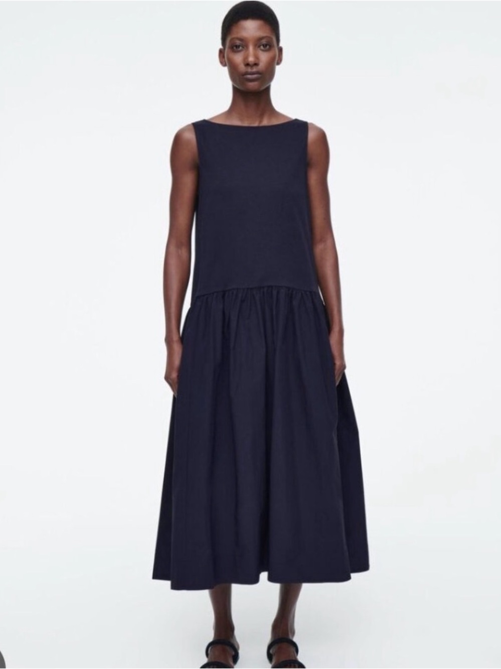 COS VOLUMINOUS SLEEVELESS MIDI DRESS. Size  M
